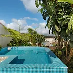 Pool Front * 卡尼索